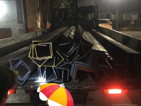 Khách Lẻ Cơ Khí Và Thương Mại